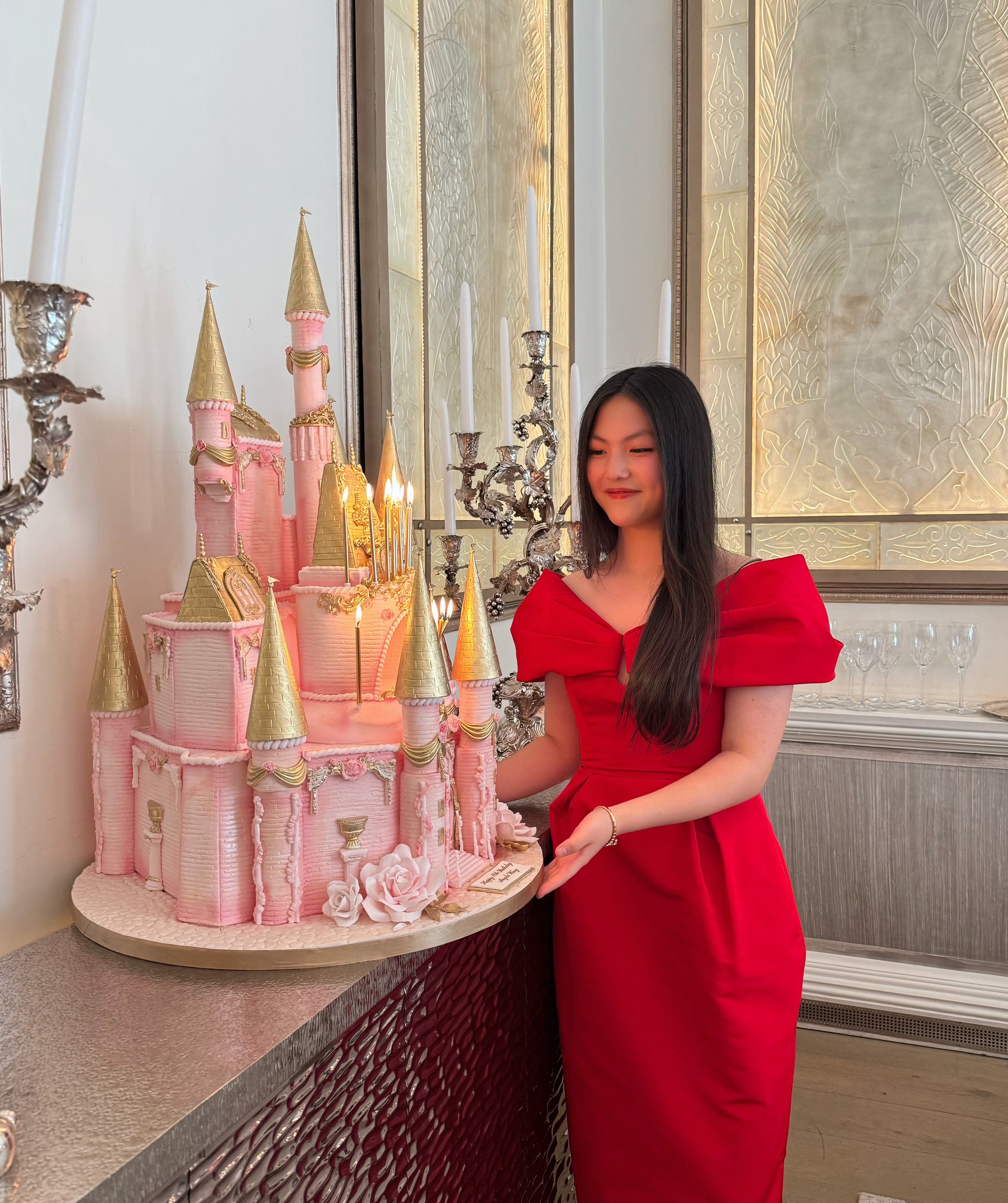 Con gái MC giàu nhất showbiz 15 tuổi đã có Rolls-Royce riêng, sinh nhật 16 tuổi ngồi Maybach 60 tỷ đồng: Bố mẹ tiết lộ 1 điều gây ngỡ ngàng- Ảnh 6.