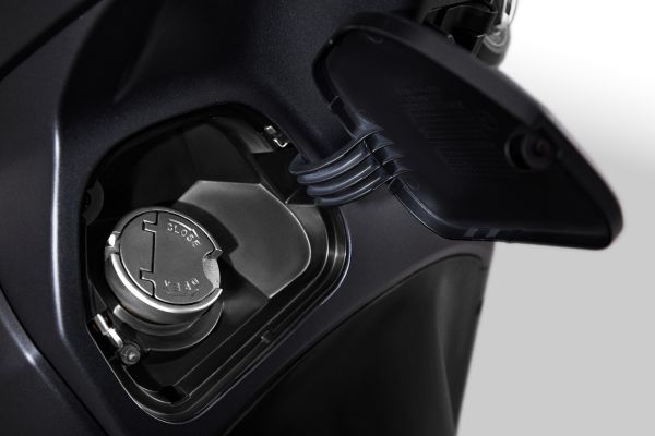 Ra mắt xe tay ga tam giác mạch giá ngang Vision: Ăn xăng 1,75L/100km, cốp lớn, có Smartkey- Ảnh 4. Ra mắt xe tay ga tam giác mạch giá ngang Vision: Ăn xăng 1,75L/100km, cốp lớn, có Smartkey- Ảnh 4.