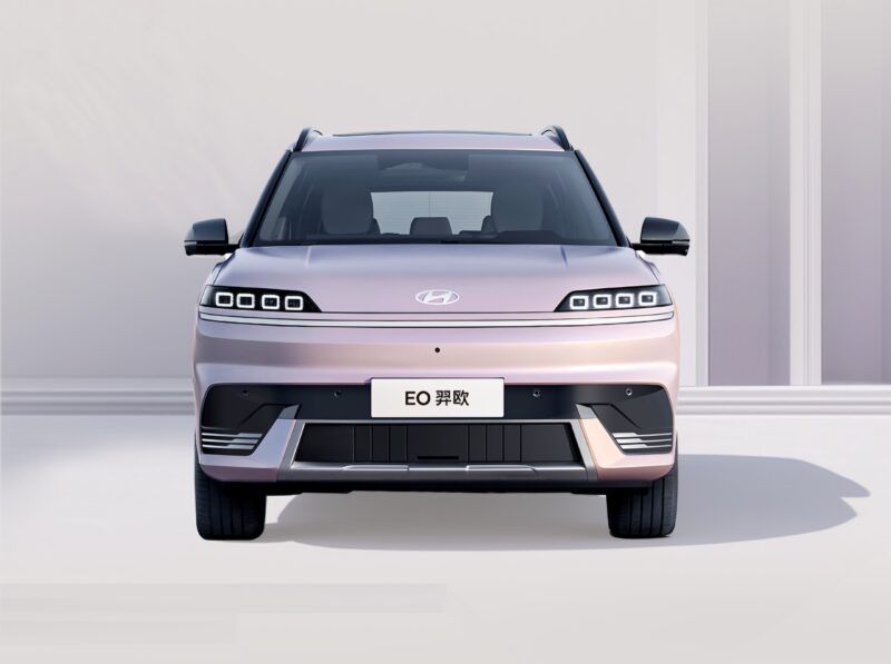 Hyundai Elexio EO ra mắt: Xe 5 chỗ mới dài ngang Tucson, màn hình 27 inch, đi hơn 700km/sạc- Ảnh 3. Hyundai Elexio EO ra mắt: Xe 5 chỗ mới dài ngang Tucson, màn hình 27 inch, đi hơn 700km/sạc- Ảnh 3.