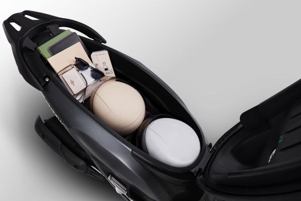 Ra mắt xe tay ga tam giác mạch giá ngang Vision: Ăn xăng 1,75L/100km, cốp lớn, có Smartkey- Ảnh 6. Ra mắt xe tay ga tam giác mạch giá ngang Vision: Ăn xăng 1,75L/100km, cốp lớn, có Smartkey- Ảnh 6.