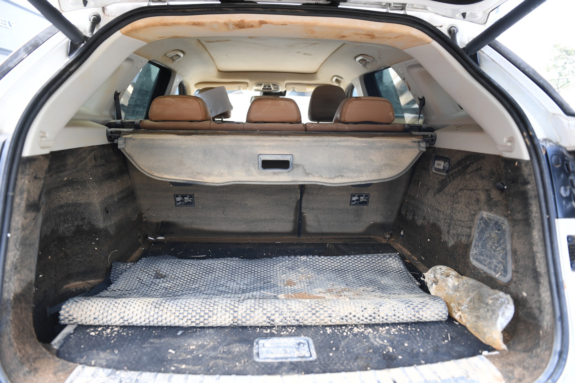 Xe ngâm lũ 3 ngày đặc kín bùn đất, nằm la liệt ở Thái Nguyên: Cứu hộ căng mình giải cứu- Ảnh 14.