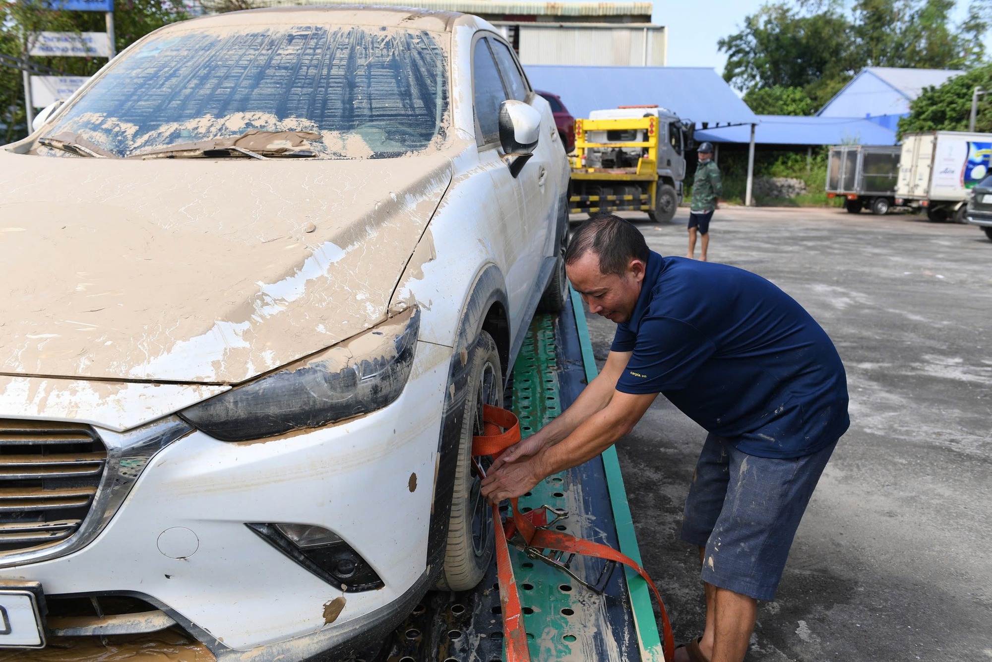 Xe ngâm lũ 3 ngày đặc kín bùn đất, nằm la liệt ở Thái Nguyên: Cứu hộ căng mình giải cứu- Ảnh 8.
