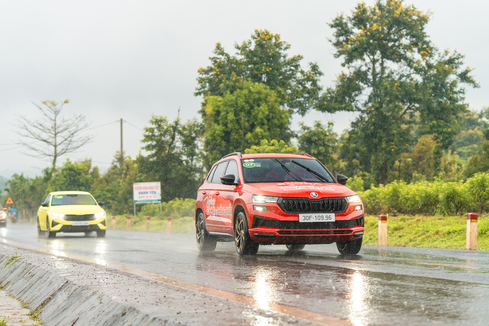 Cầm lái Skoda Karoq qua hơn 2.500 km xuyên Việt: Ăn đứt các đối thủ về trải nghiệm lái- Ảnh 11.
