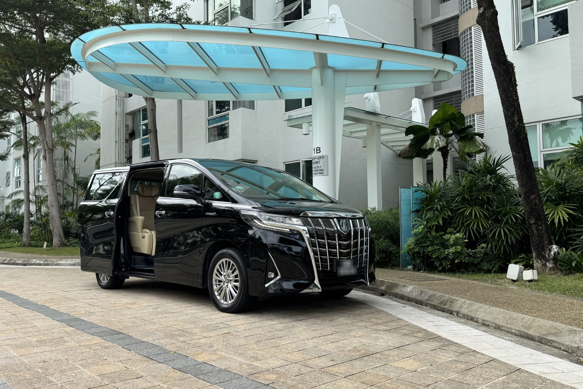 Xe sang 14 tỷ và tài sản đặc biệt của Shark Bình- Ảnh 5. Xe sang 14 tỷ và tài sản đặc biệt của Shark Bình- Ảnh 5.