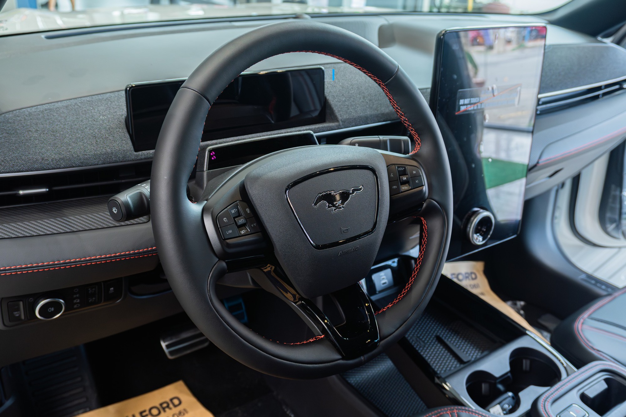 Ford Mustang Mach-E bất ngờ bán chạy hơn cả 'dân chơi' Honda Civic Type R: 'Ngựa hoang điện' đã tìm được chuồng ở Việt Nam?- Ảnh 18. Ford Mustang Mach-E bất ngờ bán chạy hơn cả 'dân chơi' Honda Civic Type R: 'Ngựa hoang điện' đã tìm được chuồng ở Việt Nam?- Ảnh 18.