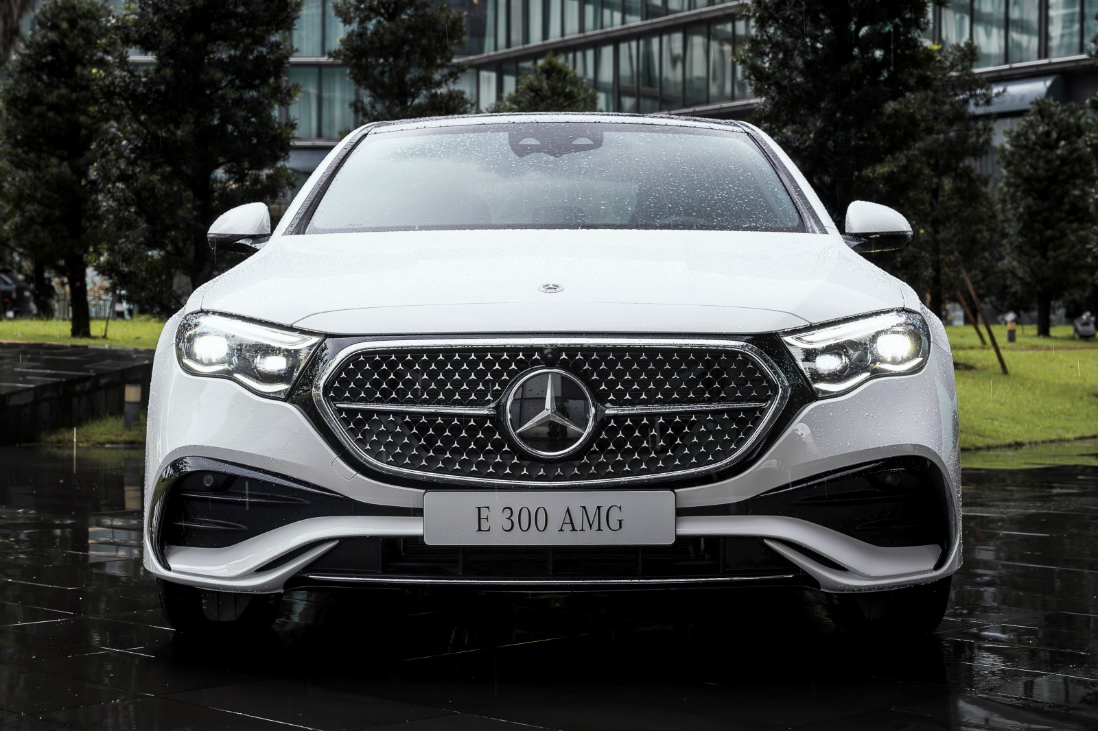 Mercedes-Benz E-Class 2025 ra mắt Việt Nam: Giá từ 2,449 tỷ đồng, thiết kế lột xác, màn hình khủng tràn táp-lô, có ADAS đáp trả 5 Series- Ảnh 15.