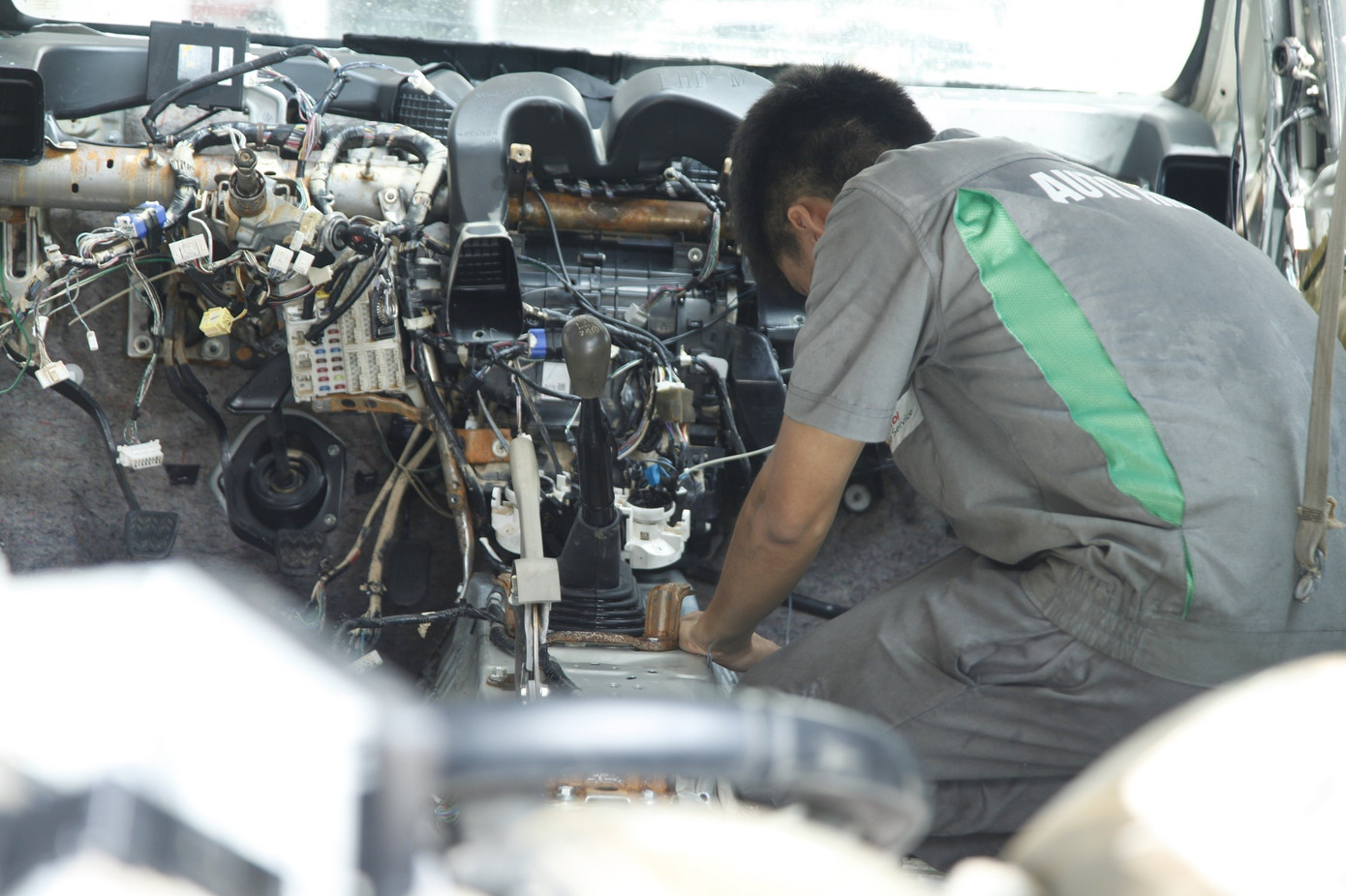 Sau lũ lịch sử, ô tô tiền tỷ bị ngập nước nằm chờ 'cấp cứu'- Ảnh 8.