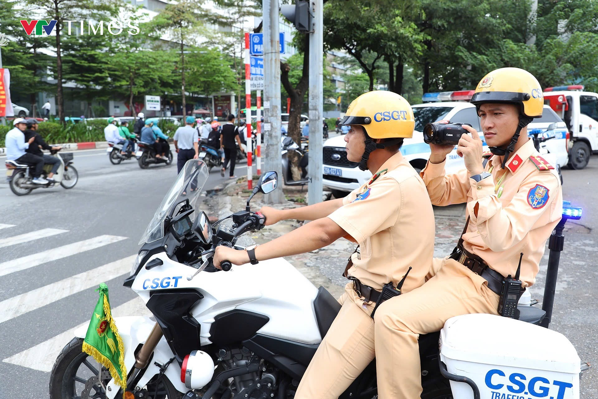 Lo bị camera ghi hình, tài xế che biển số vẫn không thoát phạt- Ảnh 3.