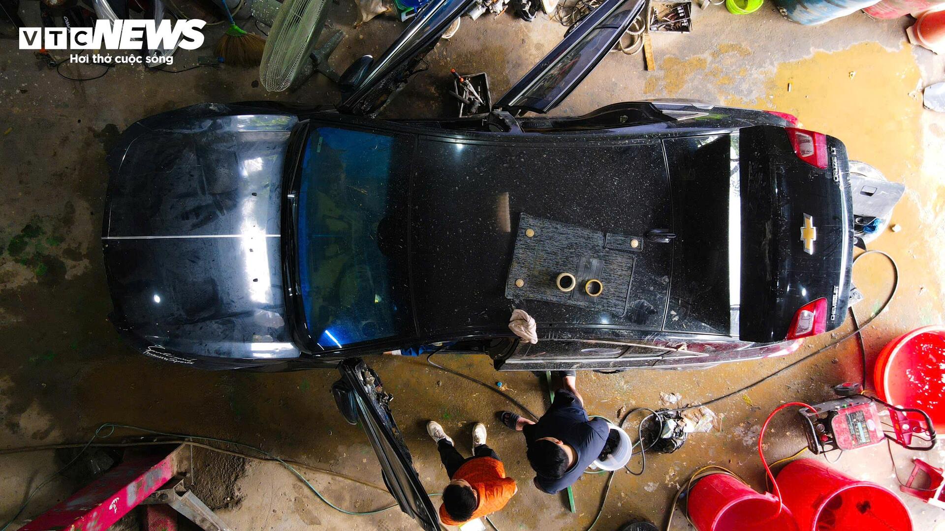 Cuộc 'đại phẫu' hồi sinh hàng trăm ô tô chết lâm sàng sau lũ- Ảnh 12.