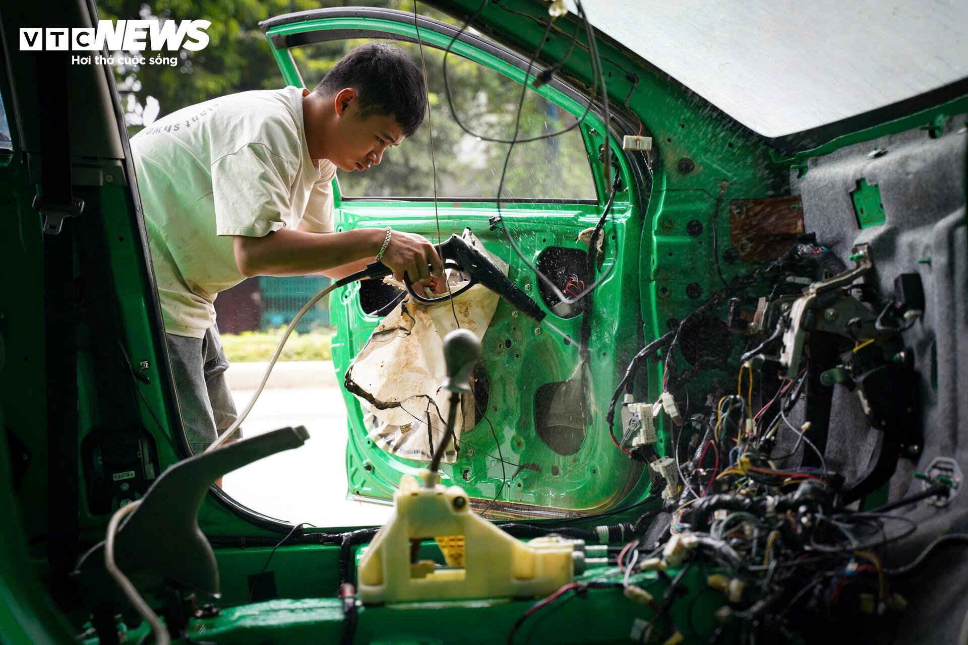 Cuộc 'đại phẫu' hồi sinh hàng trăm ô tô chết lâm sàng sau lũ- Ảnh 6.