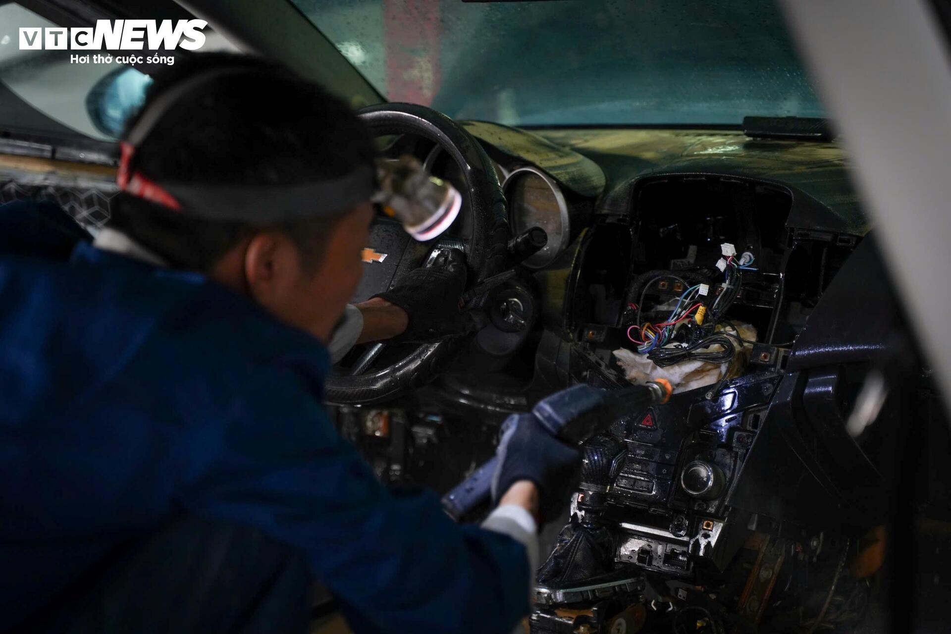 Cuộc 'đại phẫu' hồi sinh hàng trăm ô tô chết lâm sàng sau lũ- Ảnh 8.