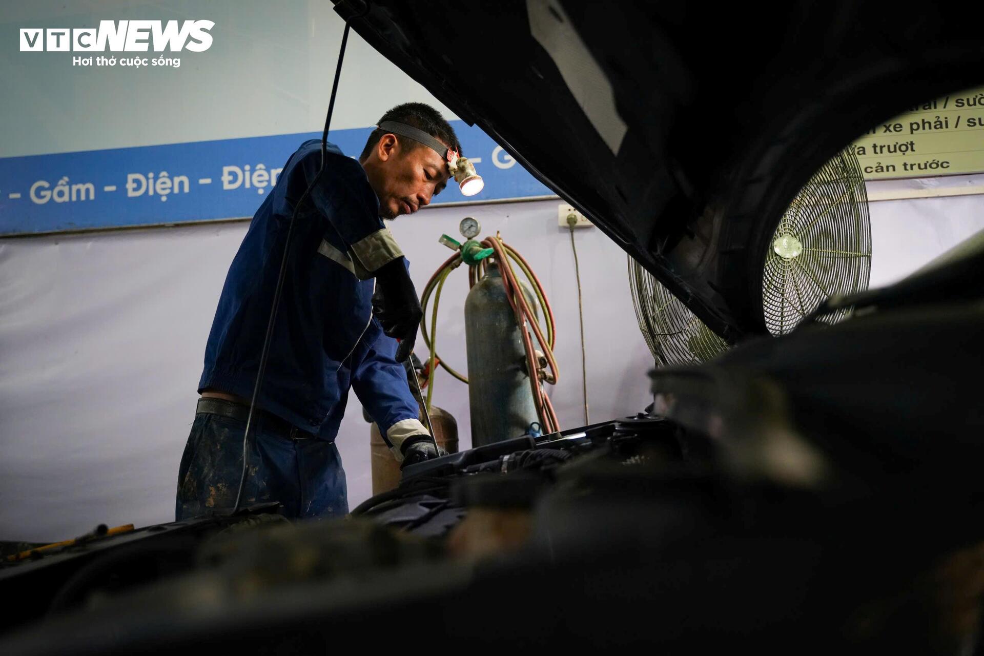 Cuộc 'đại phẫu' hồi sinh hàng trăm ô tô chết lâm sàng sau lũ- Ảnh 9.