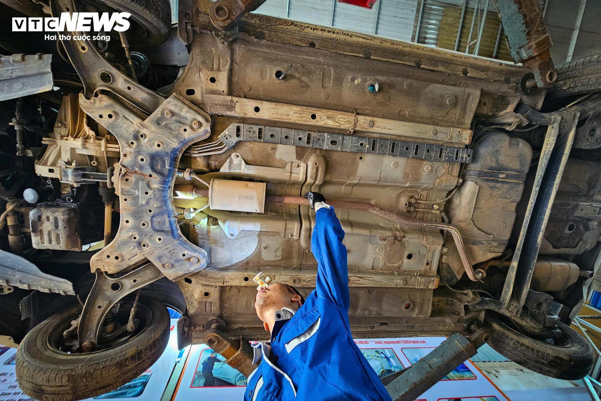 Cuộc 'đại phẫu' hồi sinh hàng trăm ô tô chết lâm sàng sau lũ- Ảnh 10.