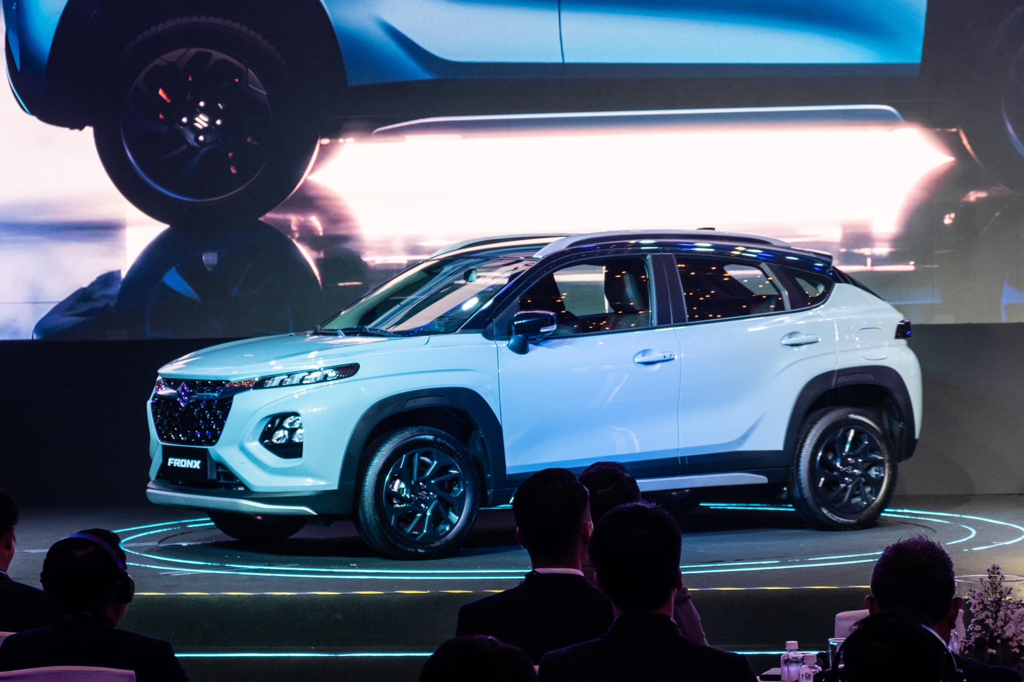 Suzuki Fronx ra mắt Việt Nam: Giá 520-649 triệu đồng, 3 phiên bản, có động cơ hybrid, ADAS, màn hình HUD- Ảnh 4. Suzuki Fronx ra mắt Việt Nam: Giá 520-649 triệu đồng, 3 phiên bản, có động cơ hybrid, ADAS, màn hình HUD- Ảnh 4.