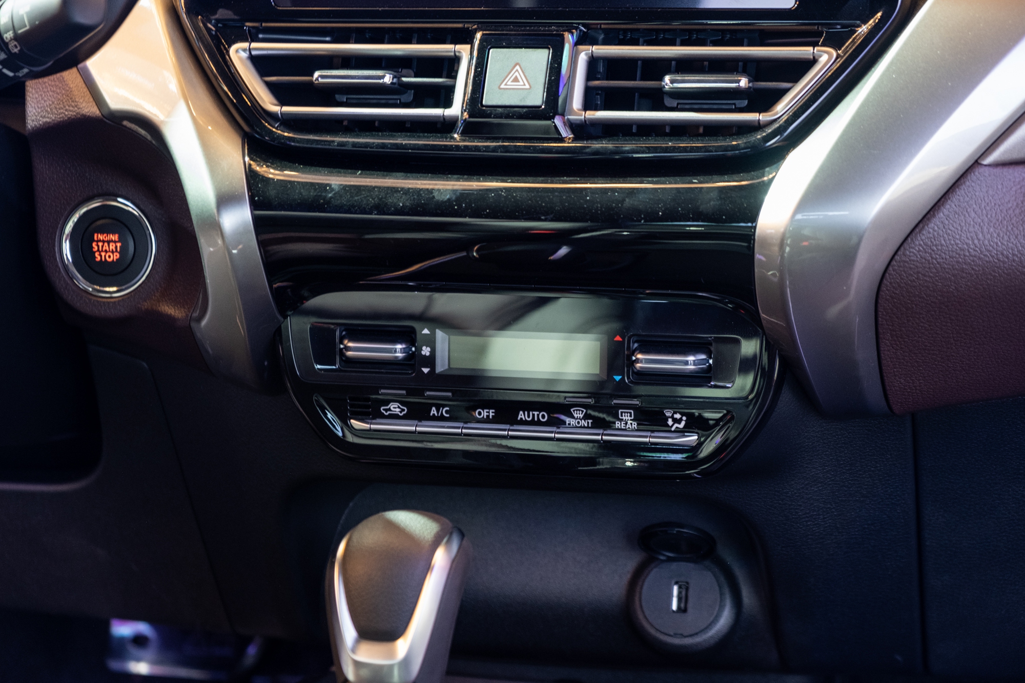 Suzuki Fronx ra mắt Việt Nam: Giá 520-649 triệu đồng, 3 phiên bản, có động cơ hybrid, ADAS, màn hình HUD- Ảnh 10. Suzuki Fronx ra mắt Việt Nam: Giá 520-649 triệu đồng, 3 phiên bản, có động cơ hybrid, ADAS, màn hình HUD- Ảnh 10.