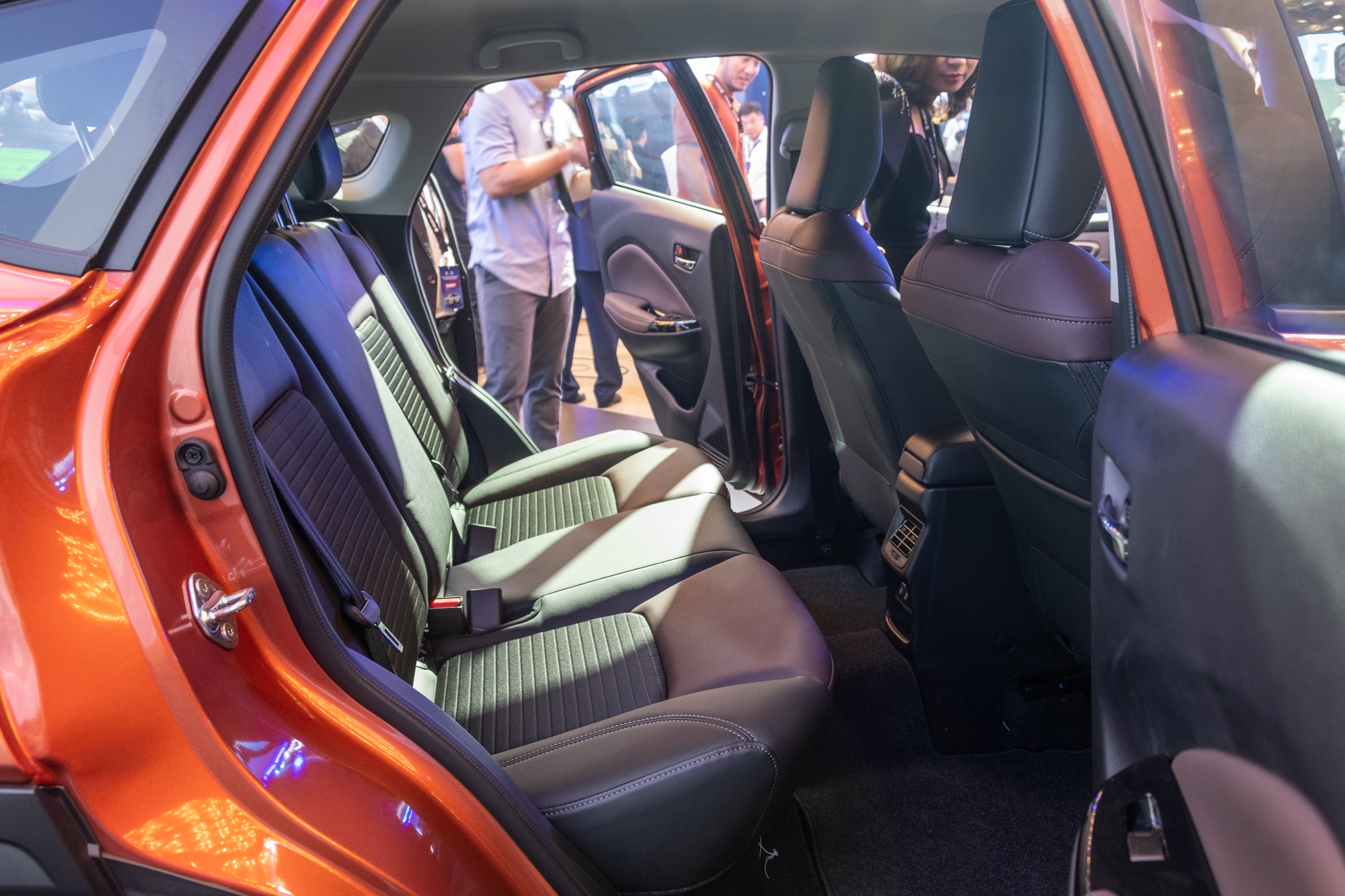 Suzuki Fronx ra mắt Việt Nam: Giá 520-649 triệu đồng, 3 phiên bản, có động cơ hybrid, ADAS, màn hình HUD- Ảnh 12. Suzuki Fronx ra mắt Việt Nam: Giá 520-649 triệu đồng, 3 phiên bản, có động cơ hybrid, ADAS, màn hình HUD- Ảnh 12.