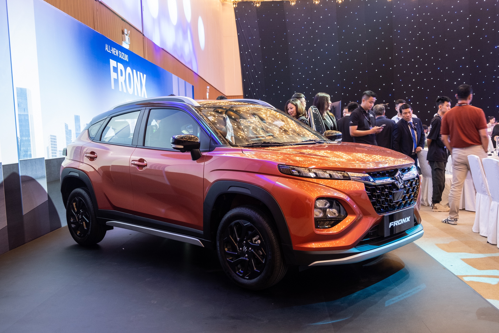 Suzuki Fronx ra mắt Việt Nam: Giá 520-649 triệu đồng, 3 phiên bản, có động cơ hybrid, ADAS, màn hình HUD- Ảnh 6. Suzuki Fronx ra mắt Việt Nam: Giá 520-649 triệu đồng, 3 phiên bản, có động cơ hybrid, ADAS, màn hình HUD- Ảnh 6.