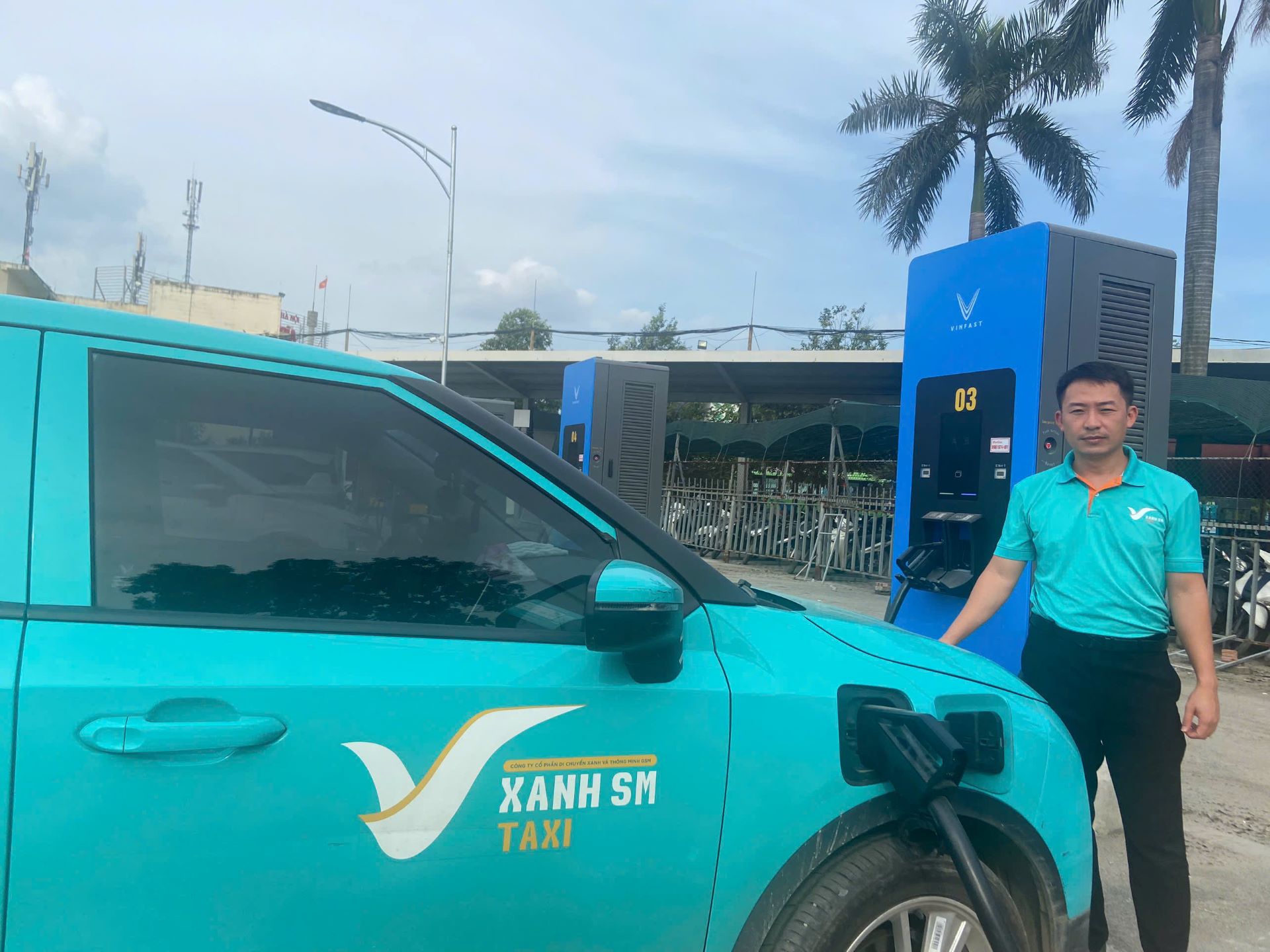 Người dùng xe điện ở Hà Nội bất ngờ với độ phủ “nhanh như điện” của trạm sạc V-Green- Ảnh 4.