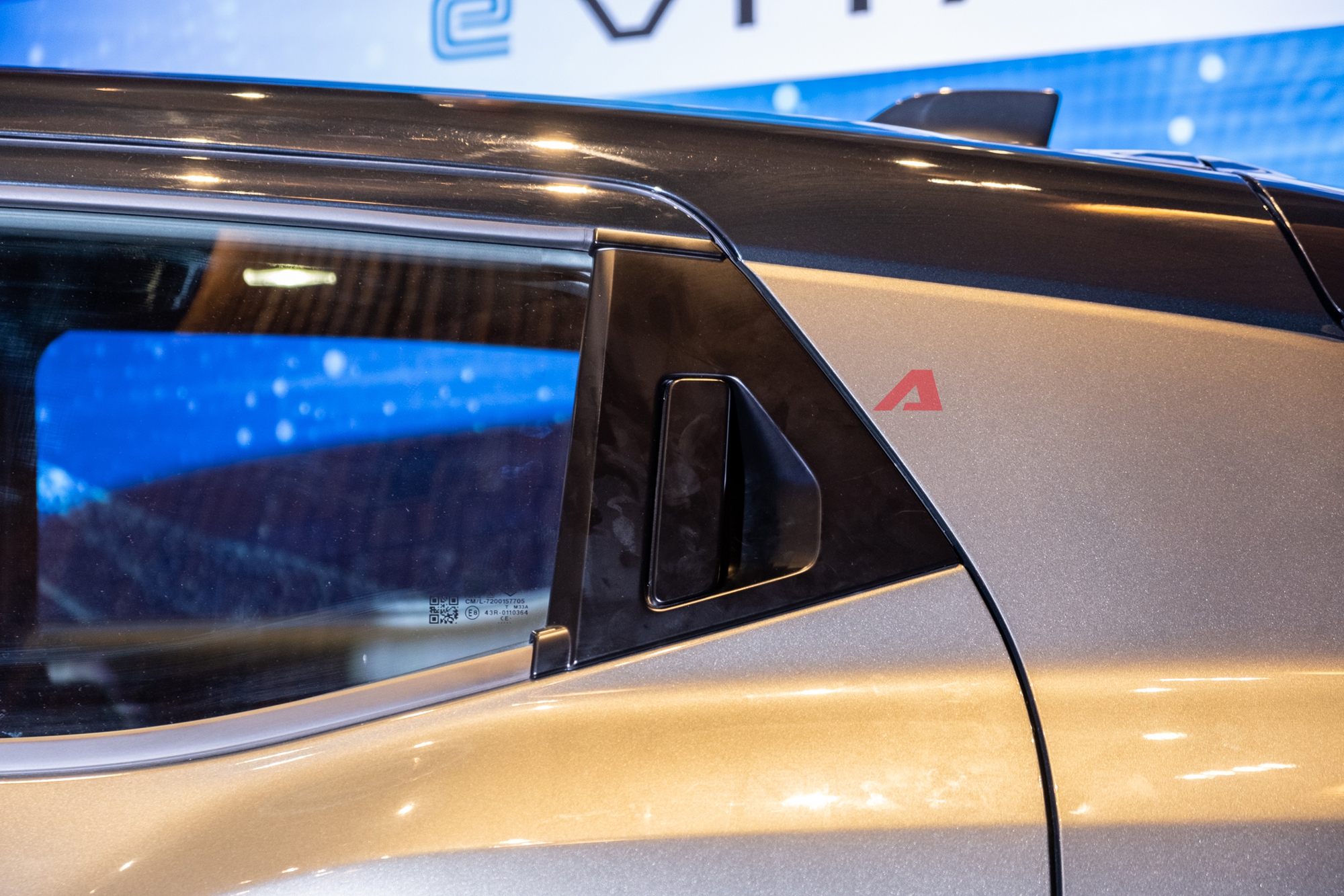 Suzuki eVitara bất ngờ xuất hiện tại Việt Nam: SUV thuần điện đi được tối đa 500km/lần sạc- Ảnh 10.