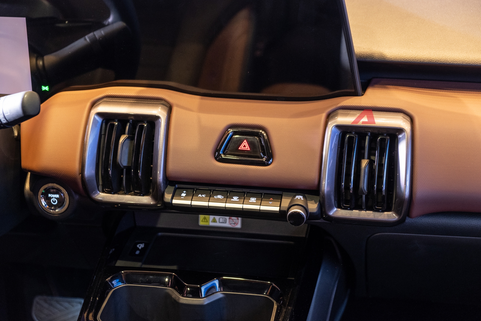 Suzuki eVitara bất ngờ xuất hiện tại Việt Nam: SUV thuần điện đi được tối đa 500km/lần sạc- Ảnh 16.