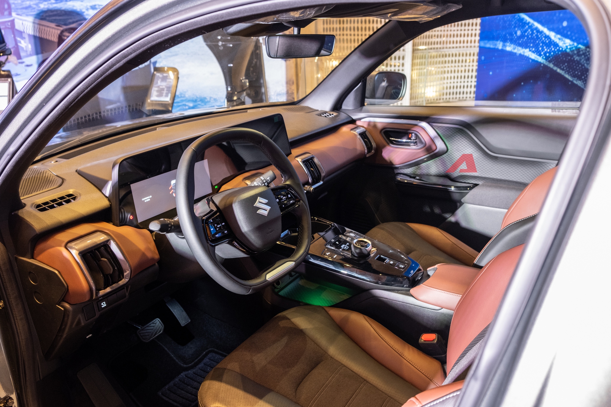 Suzuki eVitara bất ngờ xuất hiện tại Việt Nam: SUV thuần điện đi được tối đa 500km/lần sạc- Ảnh 18.