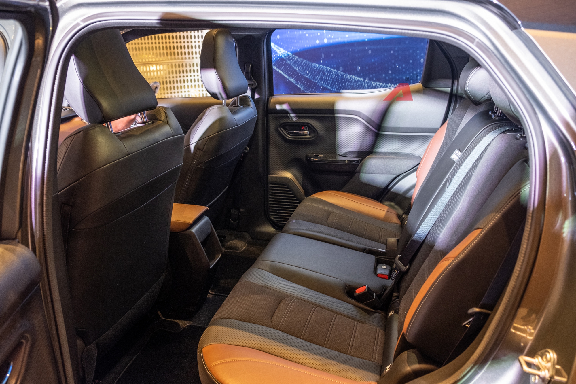 Suzuki eVitara bất ngờ xuất hiện tại Việt Nam: SUV thuần điện đi được tối đa 500km/lần sạc- Ảnh 19.