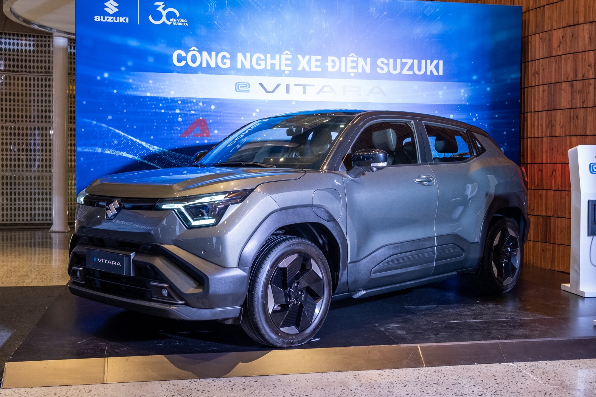 Suzuki eVitara bất ngờ xuất hiện tại Việt Nam: SUV thuần điện đi được tối đa 500km/lần sạc- Ảnh 2.