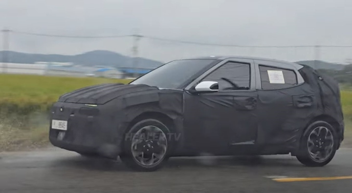 IONIQ 3 lộ hình ảnh trên đường phố, một chi tiết khác với bản concept- Ảnh 2.