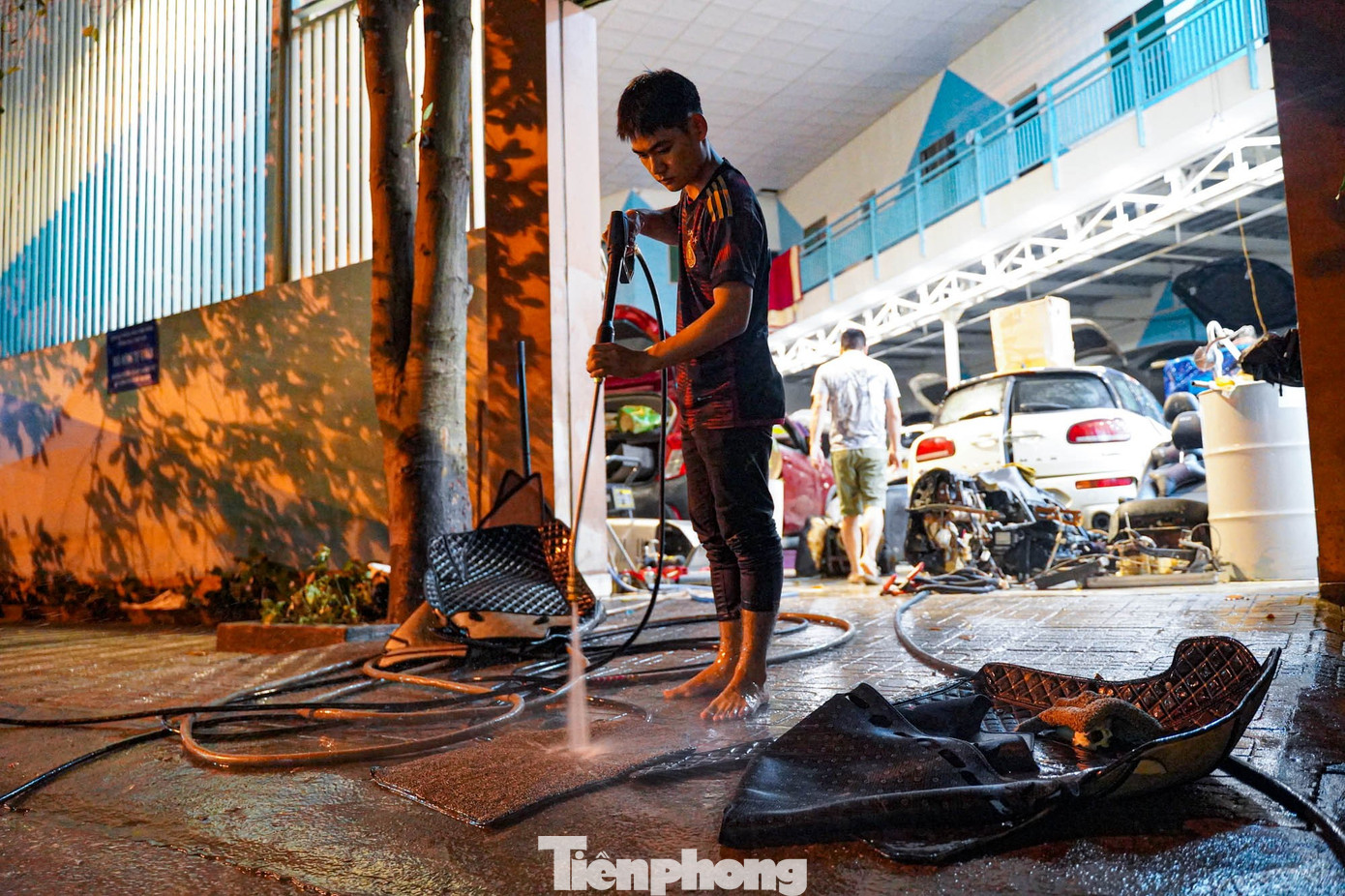 Hàng nghìn xe ngập nước, gara ở Thái Nguyên làm xuyên đêm vẫn quá tải- Ảnh 14.