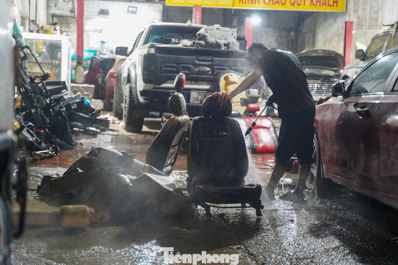 Hàng nghìn xe ngập nước, gara ở Thái Nguyên làm xuyên đêm vẫn quá tải- Ảnh 13.