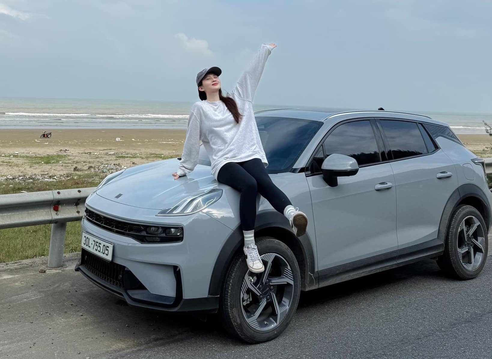 Quỳnh Như: ‘Từ fan Toyota, antifan xe Trung Quốc, bố mình chấm 9 điểm cho Lynk & Co 06’- Ảnh 2.