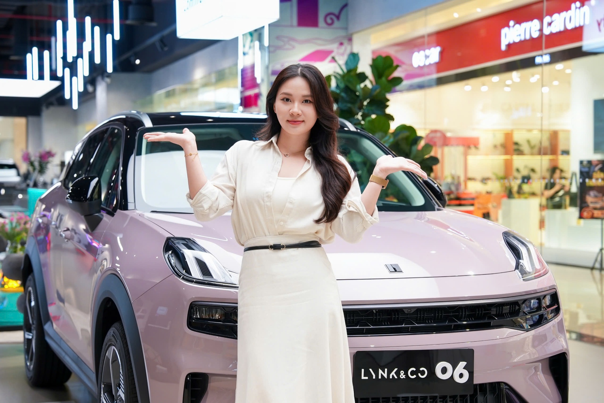 Quỳnh Như: ‘Từ fan Toyota, antifan xe Trung Quốc, bố mình chấm 9 điểm cho Lynk & Co 06’- Ảnh 4.