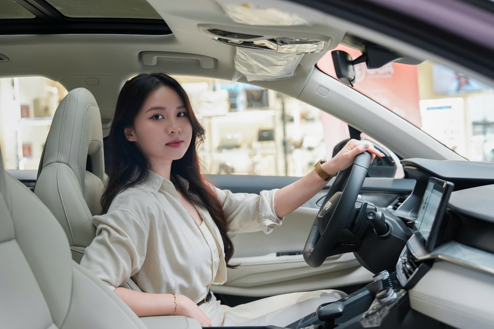 Quỳnh Như: ‘Từ fan Toyota, antifan xe Trung Quốc, bố mình chấm 9 điểm cho Lynk & Co 06’- Ảnh 6.