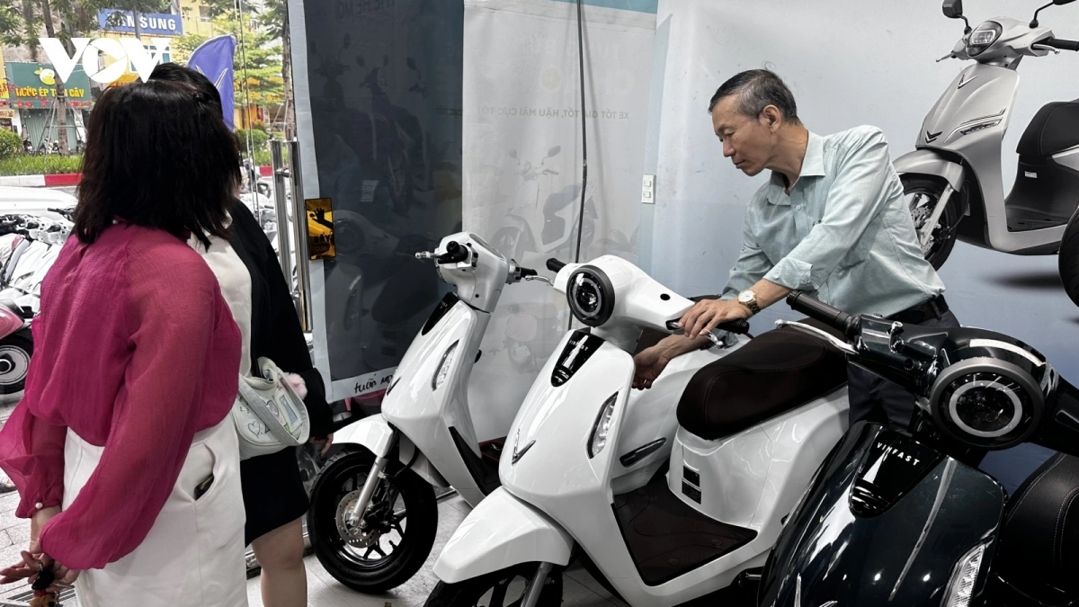 Xe máy xăng chững lại, xe máy điện tăng tốc trong 9 tháng đầu năm 2025- Ảnh 2.