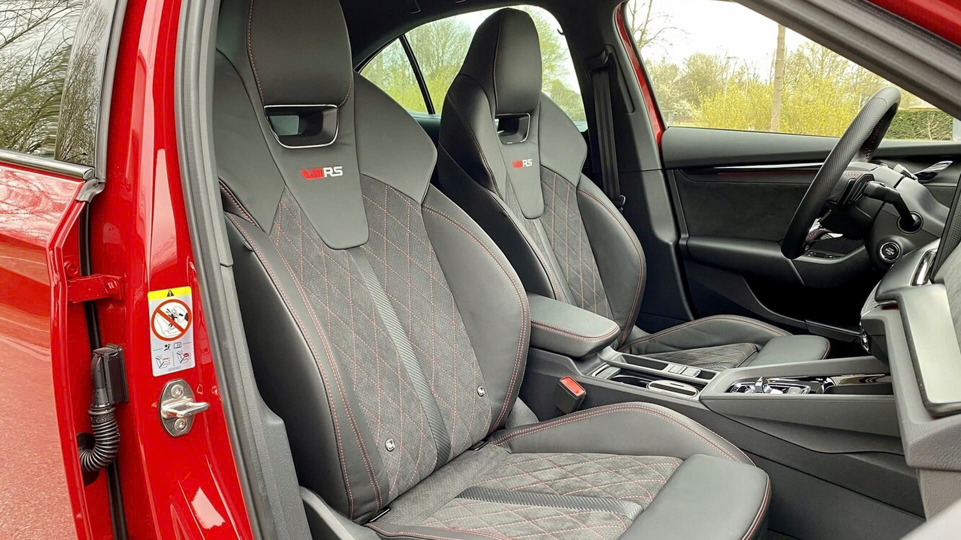 Mẫu sedan giá quy đổi 1,5 tỷ đồng này bán sạch sau 20 phút nhận đặt tại Ấn Độ - Việt Nam chỉ có 1 chiếc- Ảnh 4.