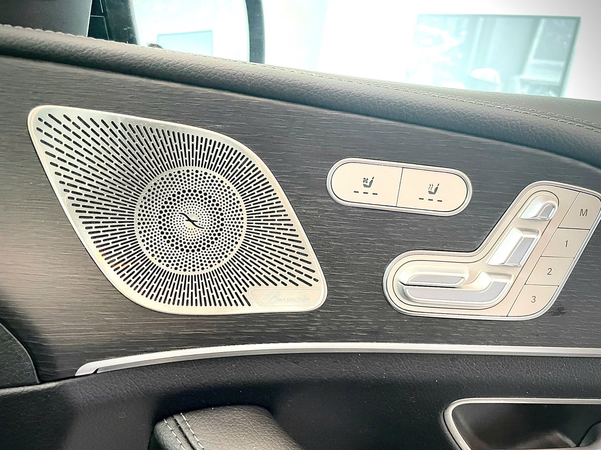 Cận cảnh Mercedes-Benz GLS 450 bản kỷ niệm 30 năm tại Việt Nam: Giới hạn 30 chiếc, giá tăng hơn 300 triệu đồng, ngoại thất khác biệt, thêm tiện nghi hàng ghế 2- Ảnh 13. Cận cảnh Mercedes-Benz GLS 450 bản kỷ niệm 30 năm tại Việt Nam: Giới hạn 30 chiếc, giá tăng hơn 300 triệu đồng, ngoại thất khác biệt, thêm tiện nghi hàng ghế 2- Ảnh 13.