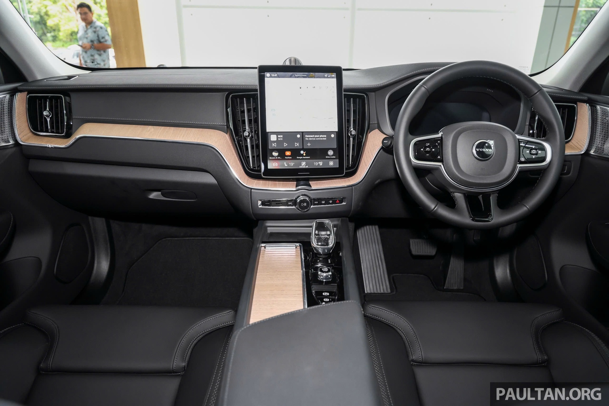 Volvo XC60 bản nâng cấp đến Đông Nam Á: Giá quy đổi từ 2 tỷ đồng, có bản PHEV chạy 89km không cần xăng- Ảnh 3.