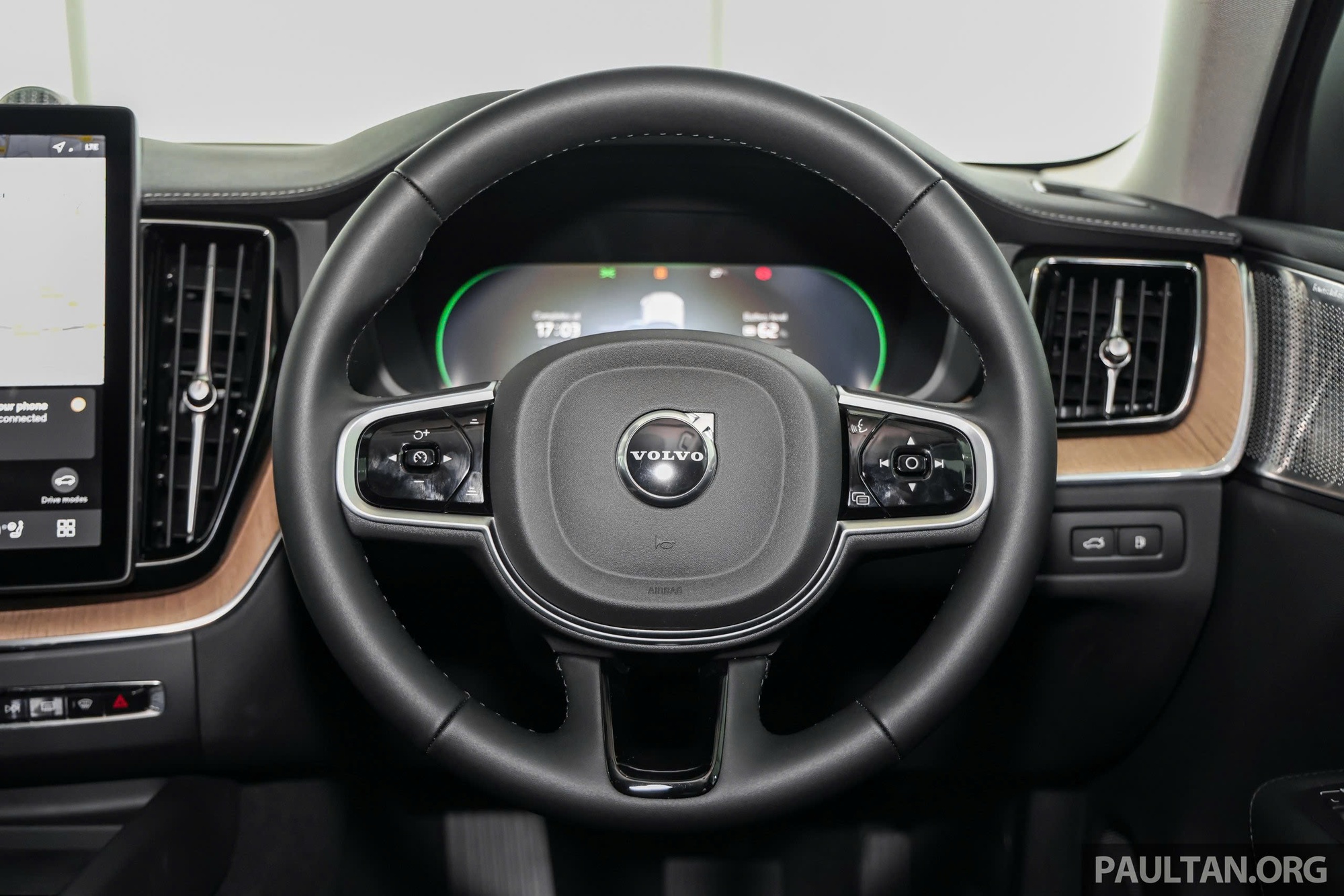 Volvo XC60 bản nâng cấp đến Đông Nam Á: Giá quy đổi từ 2 tỷ đồng, có bản PHEV chạy 89km không cần xăng- Ảnh 15.