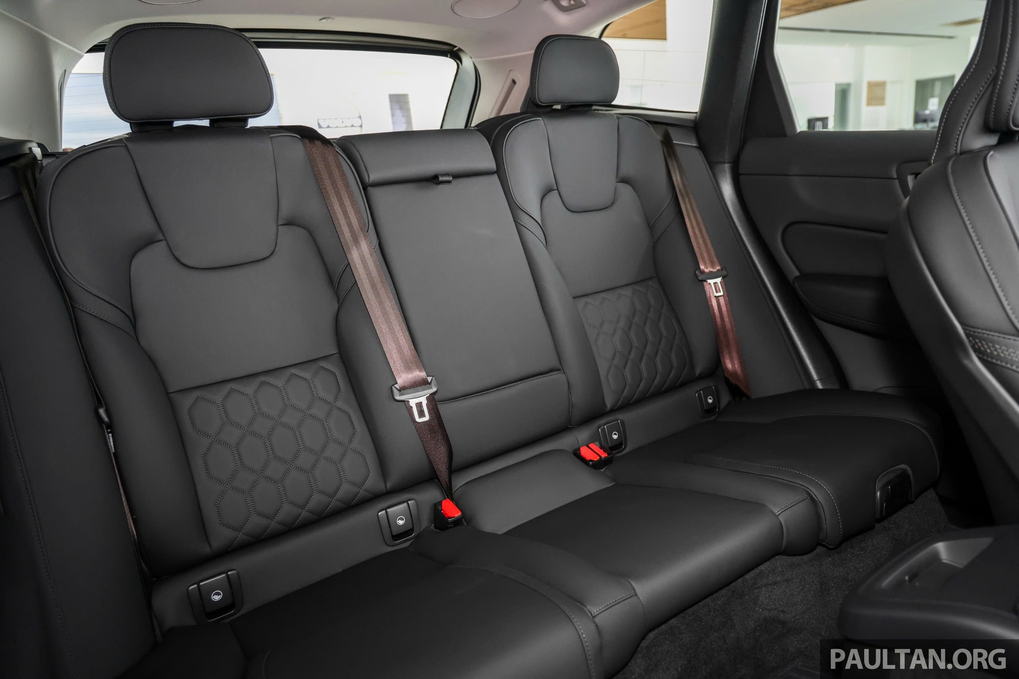 Volvo XC60 bản nâng cấp đến Đông Nam Á: Giá quy đổi từ 2 tỷ đồng, có bản PHEV chạy 89km không cần xăng- Ảnh 23.