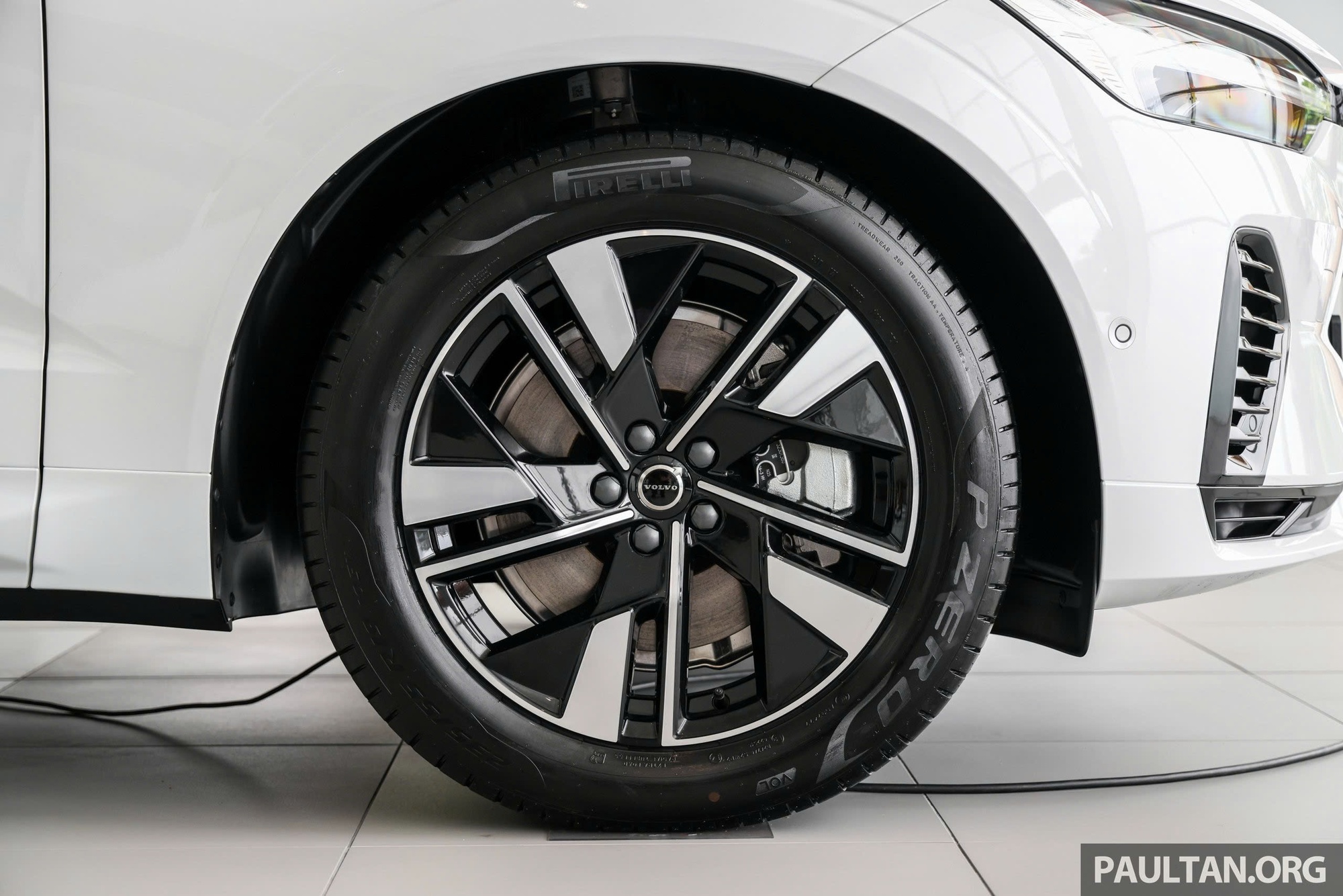Volvo XC60 bản nâng cấp đến Đông Nam Á: Giá quy đổi từ 2 tỷ đồng, có bản PHEV chạy 89km không cần xăng- Ảnh 12.