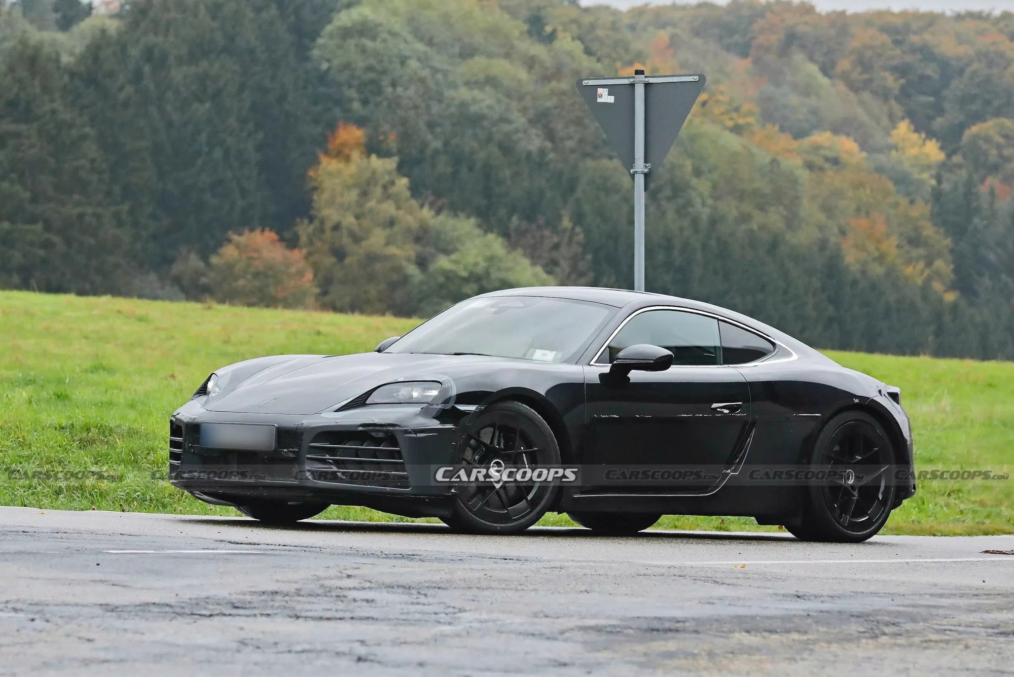 Porsche 718 EV lộ ảnh chạy thử: Đèn giống Taycan, hốc gió giống 911, tăng tốc 0-100km/h dưới 4 giây- Ảnh 2. Porsche 718 EV lộ ảnh chạy thử: Đèn giống Taycan, hốc gió giống 911, tăng tốc 0-100km/h dưới 4 giây- Ảnh 2.