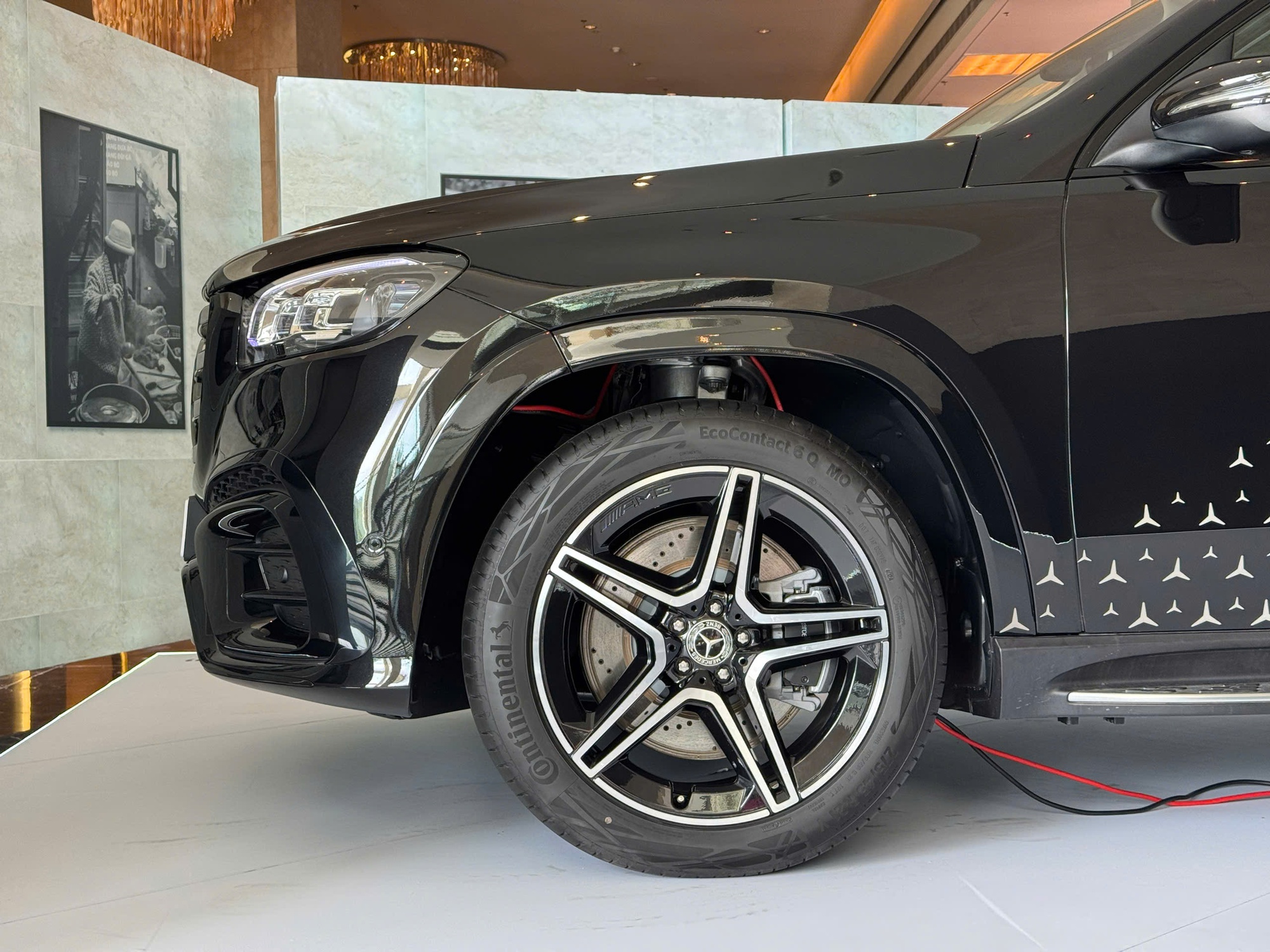 Cận cảnh Mercedes-Benz GLS 450 bản kỷ niệm 30 năm tại Việt Nam: Giới hạn 30 chiếc, giá tăng hơn 300 triệu đồng, ngoại thất khác biệt, thêm tiện nghi hàng ghế 2- Ảnh 7. Cận cảnh Mercedes-Benz GLS 450 bản kỷ niệm 30 năm tại Việt Nam: Giới hạn 30 chiếc, giá tăng hơn 300 triệu đồng, ngoại thất khác biệt, thêm tiện nghi hàng ghế 2- Ảnh 7.