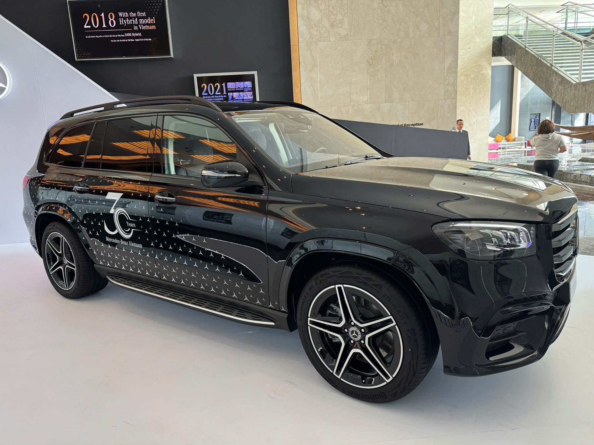 Cận cảnh Mercedes-Benz GLS 450 bản kỷ niệm 30 năm tại Việt Nam: Giới hạn 30 chiếc, giá tăng hơn 300 triệu đồng, ngoại thất khác biệt, thêm tiện nghi hàng ghế 2- Ảnh 4. Cận cảnh Mercedes-Benz GLS 450 bản kỷ niệm 30 năm tại Việt Nam: Giới hạn 30 chiếc, giá tăng hơn 300 triệu đồng, ngoại thất khác biệt, thêm tiện nghi hàng ghế 2- Ảnh 4.