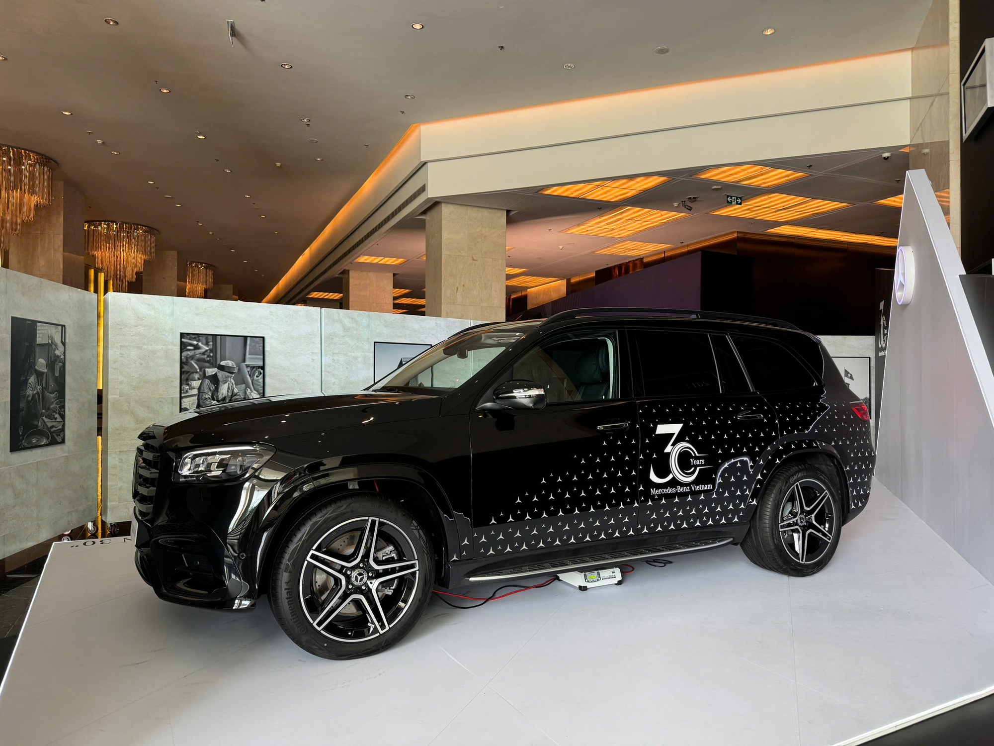 Cận cảnh Mercedes-Benz GLS 450 bản kỷ niệm 30 năm tại Việt Nam: Giới hạn 30 chiếc, giá tăng hơn 300 triệu đồng, ngoại thất khác biệt, thêm tiện nghi hàng ghế 2- Ảnh 5. Cận cảnh Mercedes-Benz GLS 450 bản kỷ niệm 30 năm tại Việt Nam: Giới hạn 30 chiếc, giá tăng hơn 300 triệu đồng, ngoại thất khác biệt, thêm tiện nghi hàng ghế 2- Ảnh 5.