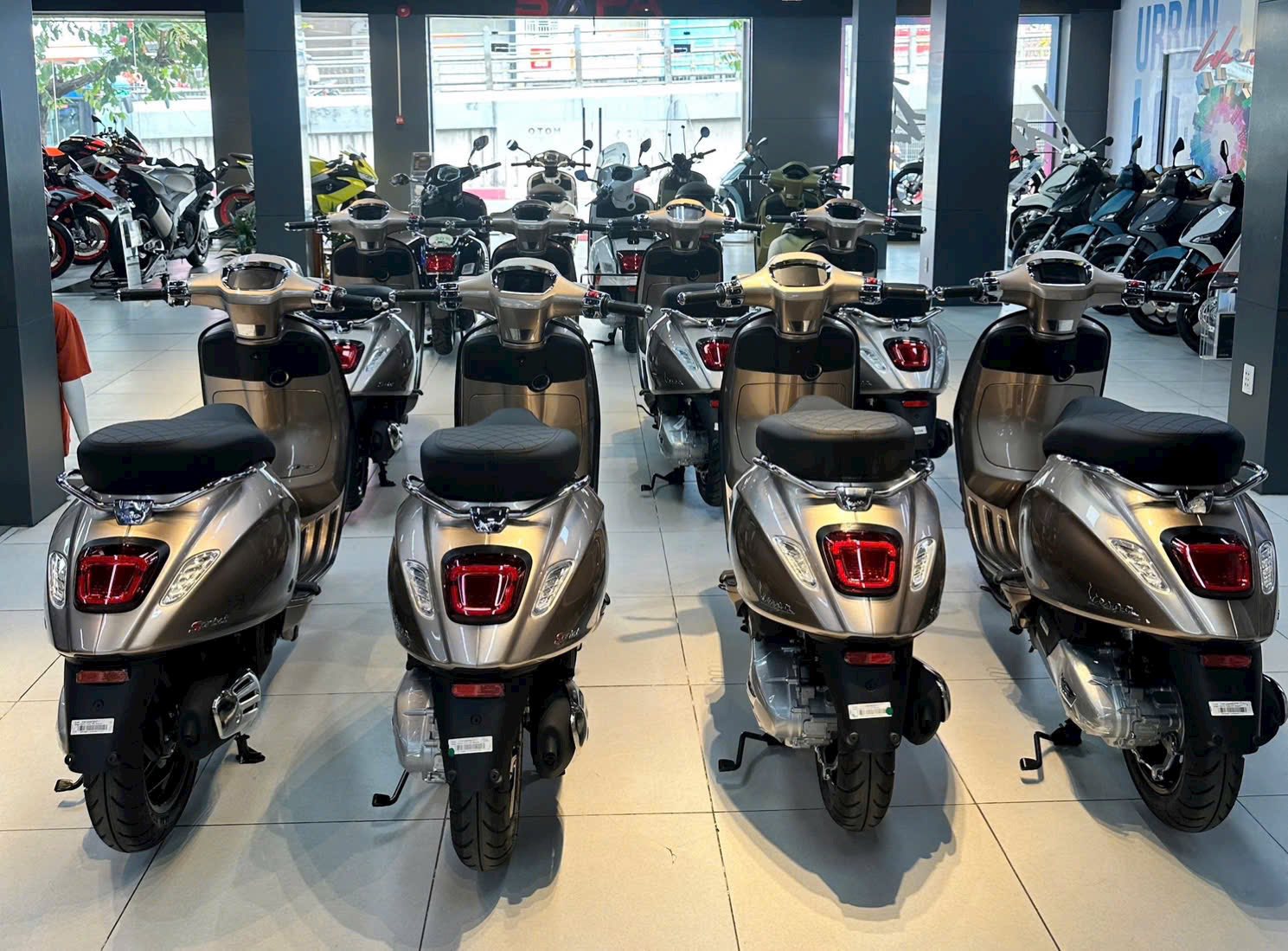 Vừa về đại lý lô xe tay ga Ý màu độc lạ giá ưu đãi, ngập công nghệ: Chìa thông minh mở cốp từ xa như ô tô- Ảnh 7.