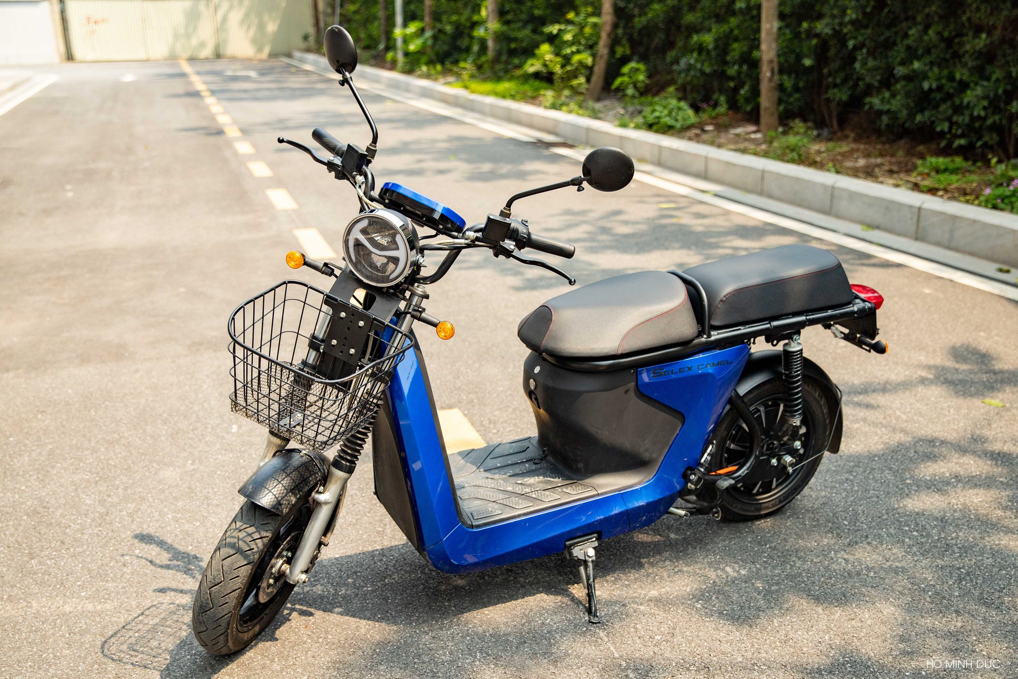 Nhà máy xe ở Hà Nội có xe điện 'tàu ngầm' rẻ hơn Vision, ngập gần hết yên nhưng Grab vẫn bon bon ship đồ- Ảnh 3. Nhà máy xe ở Hà Nội có xe điện 'tàu ngầm' rẻ hơn Vision, ngập gần hết yên nhưng Grab vẫn bon bon ship đồ- Ảnh 3.