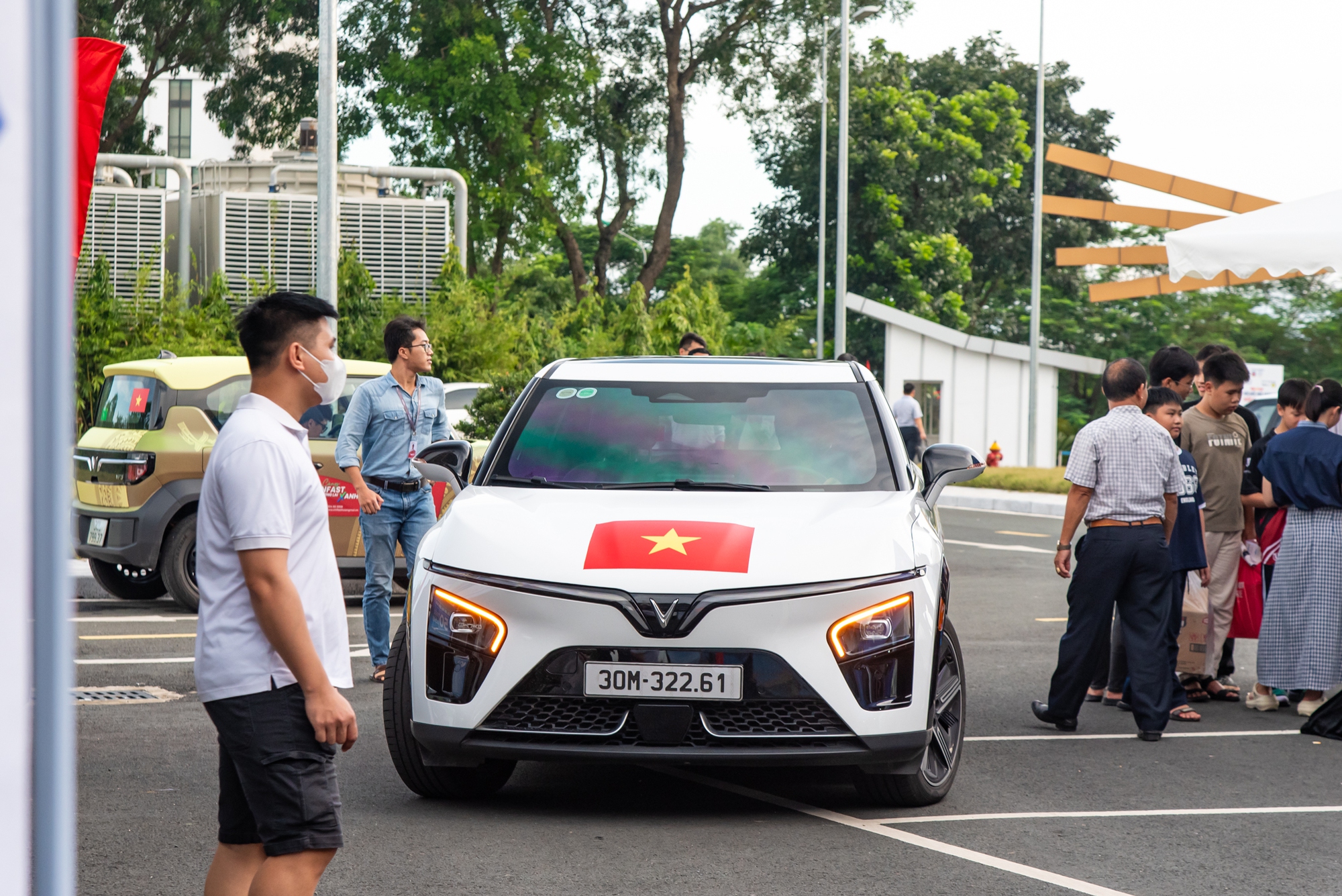 Hàng trăm khách Việt nô nức ‘test’ xe máy điện, ô tô điện VinFast ngày đầu VMF 2025: Lái thử, trúng thật mang xe về nhà- Ảnh 5. Hàng trăm khách Việt nô nức ‘test’ xe máy điện, ô tô điện VinFast ngày đầu VMF 2025: Lái thử, trúng thật mang xe về nhà- Ảnh 5.