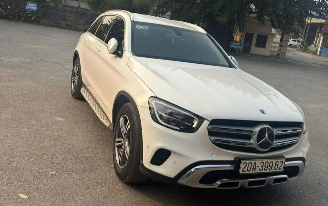 Ô tô Mercedes đỗ trên đê bị lũ cuốn trôi, 14 ngày chưa tìm thấy- Ảnh 1.