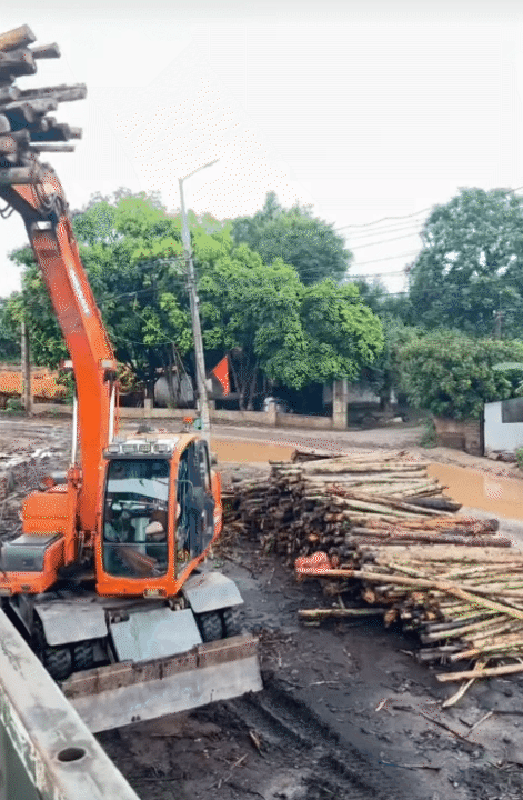 Những bóng hồng sau vô lăng: Không chỉ là công việc, mà còn để học cách kiên nhẫn, bình tĩnh và mạnh mẽ hơn!- Ảnh 2. Những bóng hồng sau vô lăng: Không chỉ là công việc, mà còn để học cách kiên nhẫn, bình tĩnh và mạnh mẽ hơn!- Ảnh 2.