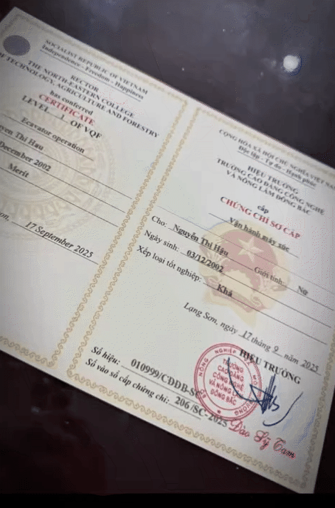 Những bóng hồng sau vô lăng: Không chỉ là công việc, mà còn để học cách kiên nhẫn, bình tĩnh và mạnh mẽ hơn!- Ảnh 4. Những bóng hồng sau vô lăng: Không chỉ là công việc, mà còn để học cách kiên nhẫn, bình tĩnh và mạnh mẽ hơn!- Ảnh 4.